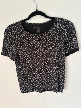 American Eagle Outfitters Black Crop Tee with White Daisy Print